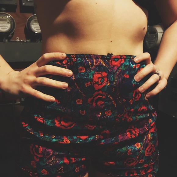 90s Babe silk pj set. - Picture 3 of 3